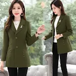 Cappotto in lana da donna corto slim fit, effetto snellente, perfetto per un look elegante e valorizzare la figura. — foto 1