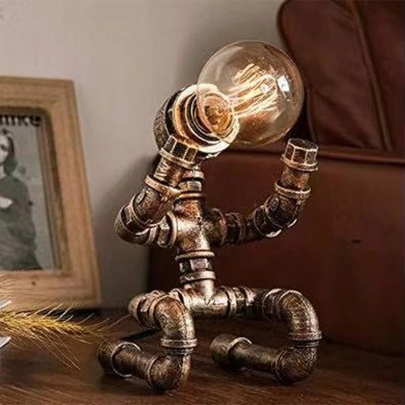 Luminária de mesa robô com cano de ferro criativo, estilo retrô industrial. Perfeita para café, bar ou escritório. Mesa de cano d'água. — foto 5