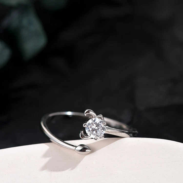 Anel de boi em prata de lei requintado com design pequeno — Joia elegante e duradoura para uso diário, perfeita para qualquer ocasião especial. — foto 1