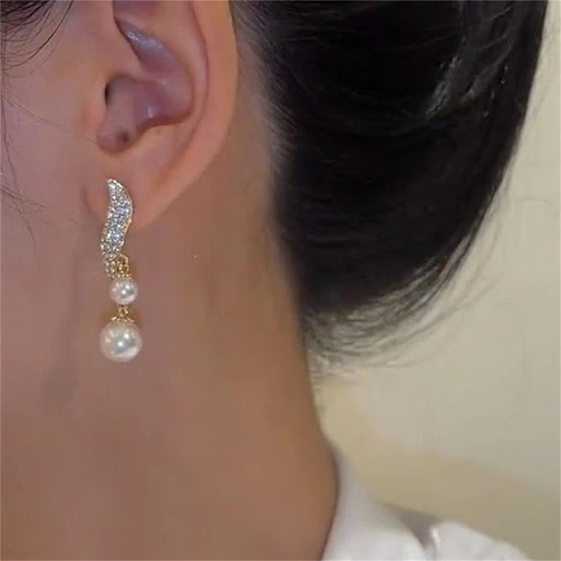 Title 1, Brincos de agulha de prata com pérolas e strass...