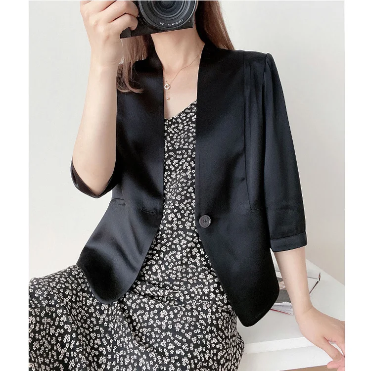 Nuovo cappotto primaverile elegante da donna con scollo a V e maniche 3/4. Perfetto per un look sofisticato e per sentirti a tuo agio. — foto 3