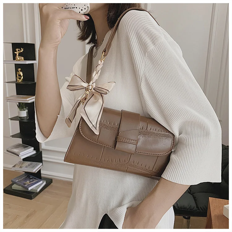 Bolsa de ombro retrô com laço, combina com tudo. Um acessório charmoso e prático para o seu dia a dia, adicionando um toque de elegância a qualquer look. — foto 5
