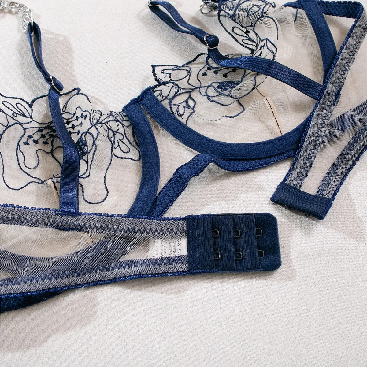 Title 34, Cueca de três peças com suporte total