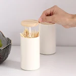 Dispenser de palitos de dente com mecanismo de pressão, prático e higiênico. Mantenha seus palitos protegidos e acessíveis a qualquer momento. — foto 1