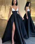 Vestido feminino slim fit com suspensórios, decote em V profundo e fenda, um elegante vestido de noite para ocasiões especiais. — foto 15