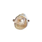 Anel de pérola barroca natural para mulheres. Joia elegante e única. Realce sua beleza com este anel de pérola natural, um presente perfeito. — foto 2