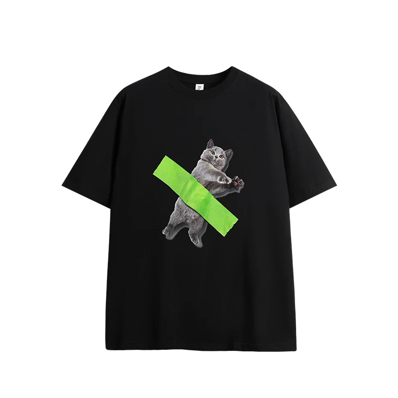 Camiseta Tape Alien Gato estampada, casual e solta. Perfeita para um visual descontraído e divertido, confortável para o dia a dia, ideal para todas ocasiões. — foto 3