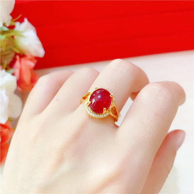 Pingente feminino gota de rubi em estilo étnico dourado. Adicione elegância ao seu visual com esta joia sofisticada e charmosa. — foto 4