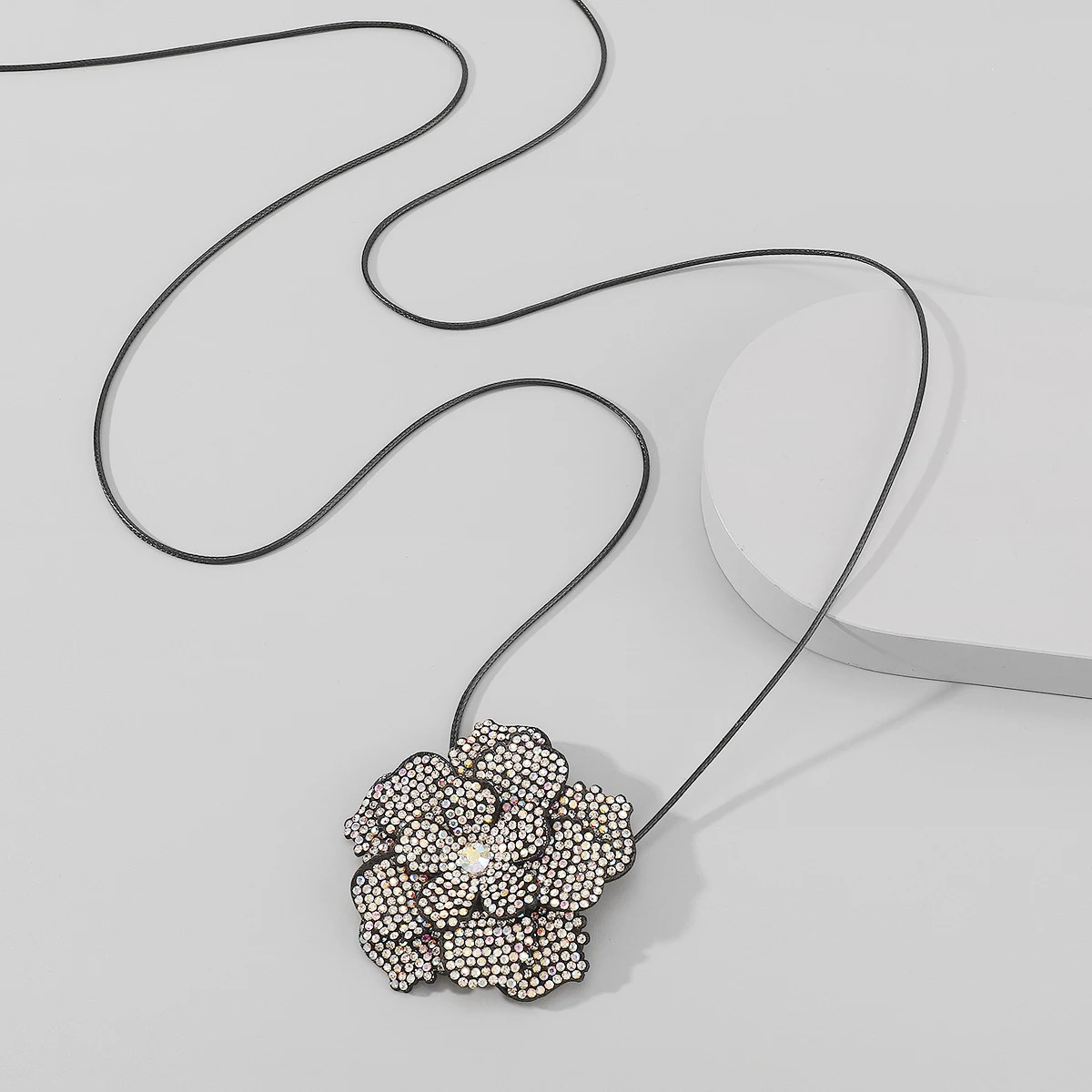 Title 10, Colar choker vintage de diamantes completos, Ca...