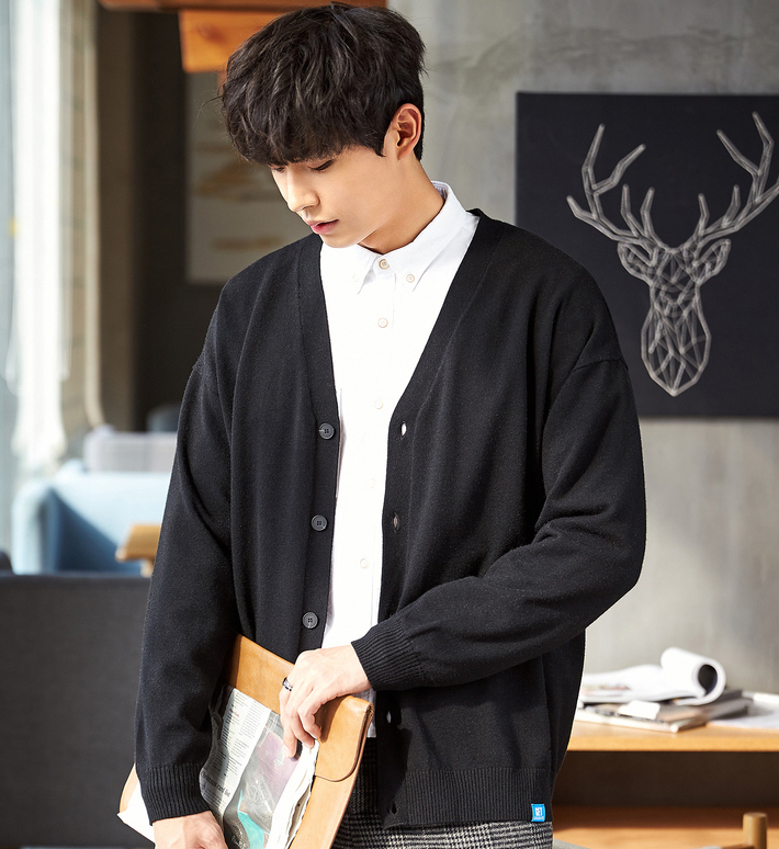 Herfst nieuwe heren trui net kleur losse drop shoulder cardigan student trui zwarte jas mode trend comfortabel. — foto 1