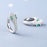 Brincos de cobra com diamantes personalizados para mulheres. Design exclusivo e luxuoso para realçar sua beleza. Joia fina e elegante. — foto 2