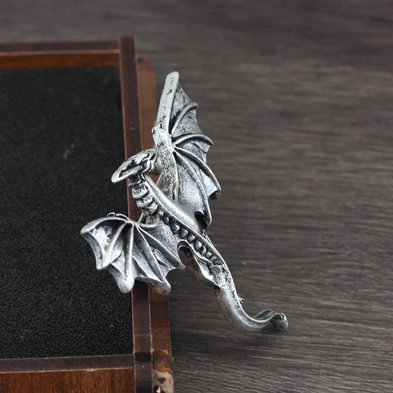Broche de personalidad para hombre y mujer, accesorio retro de aleación, adorno vintage, realza tu estilo con este pin elegante y único. — foto 1