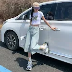 Jeans cropped a gamba dritta da donna alla moda, versatili e abbinabili con tutto, perfetti per un look moderno e adattabile ad ogni occasione. — foto 8