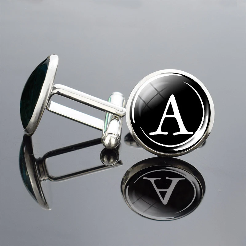 Abotoaduras de letras de metal para camisa francesa, adorno de tempo precioso. Joia para camisas que adiciona estilo, sofisticação e um toque único. — foto 1