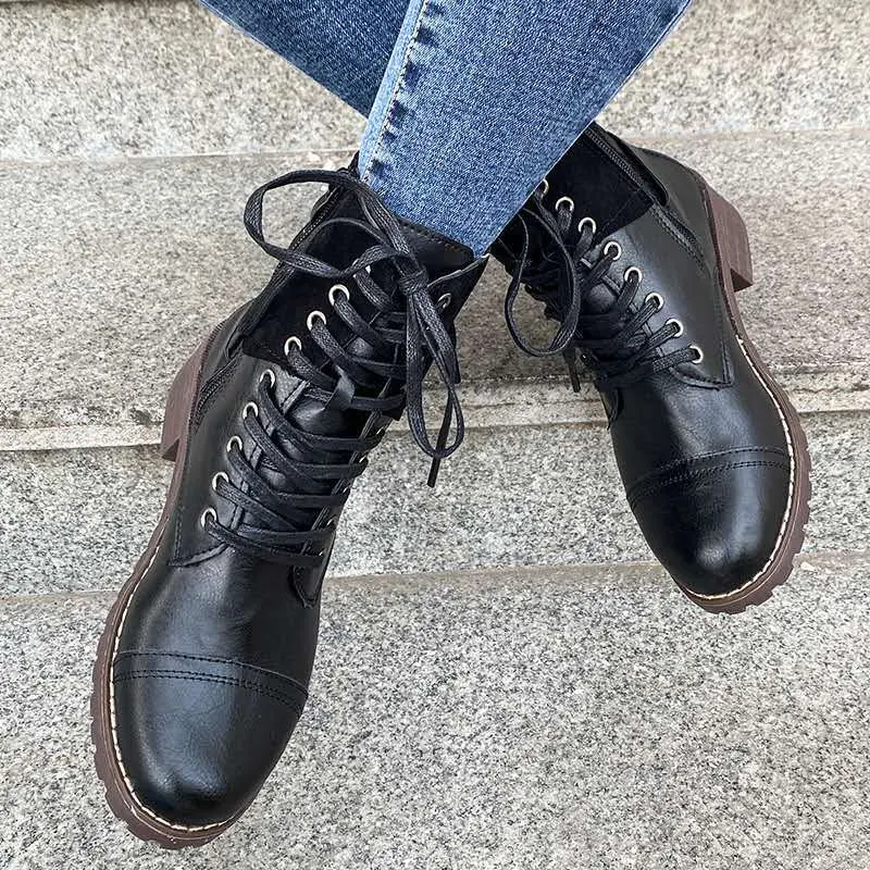 Botas Martin femininas com cadarço e salto quadrado, perfeitas para um visual moderno e confortável em diversas situações. — foto 10