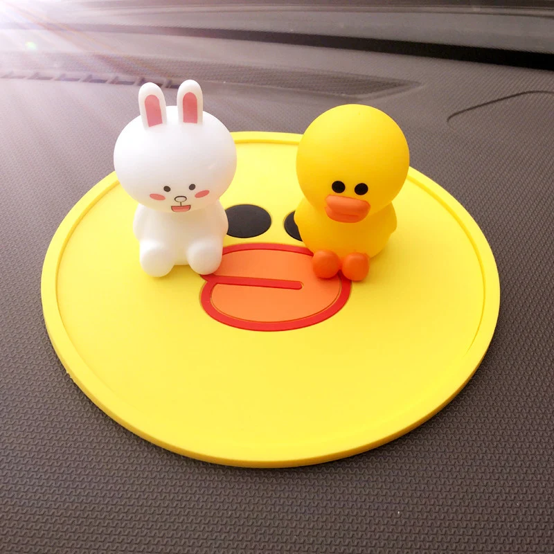Cartoon Brown Bear Car Anti-slip Mat, Car Storage for Phone & More, Keeps Items Secure, Adorable Design, Protects Your C — photo 1