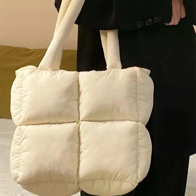 Title 7, Bolsa feminina grande, preenchida com algodão m...
