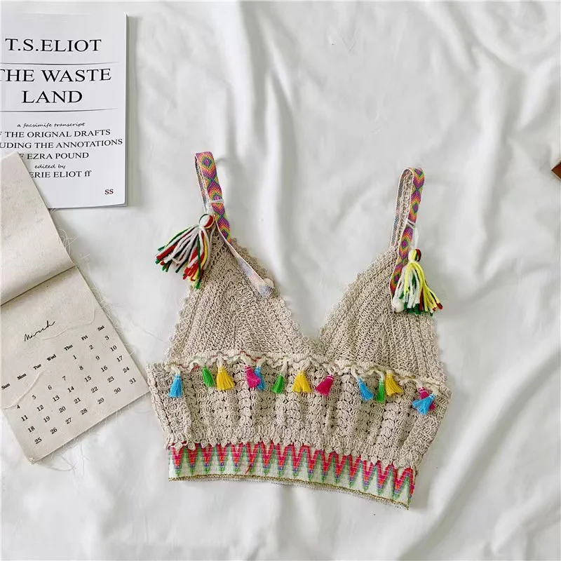Top de tirantes de punto estilo étnico para mujer verano. Frescura y estilo bohemio para tus días soleados. Ideal para looks casuales y cómodos. — foto 4