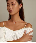 Conjunto de joias colar e brincos de sol com banho de platina e brilho, ideal para presentear e realçar a beleza. — foto 7