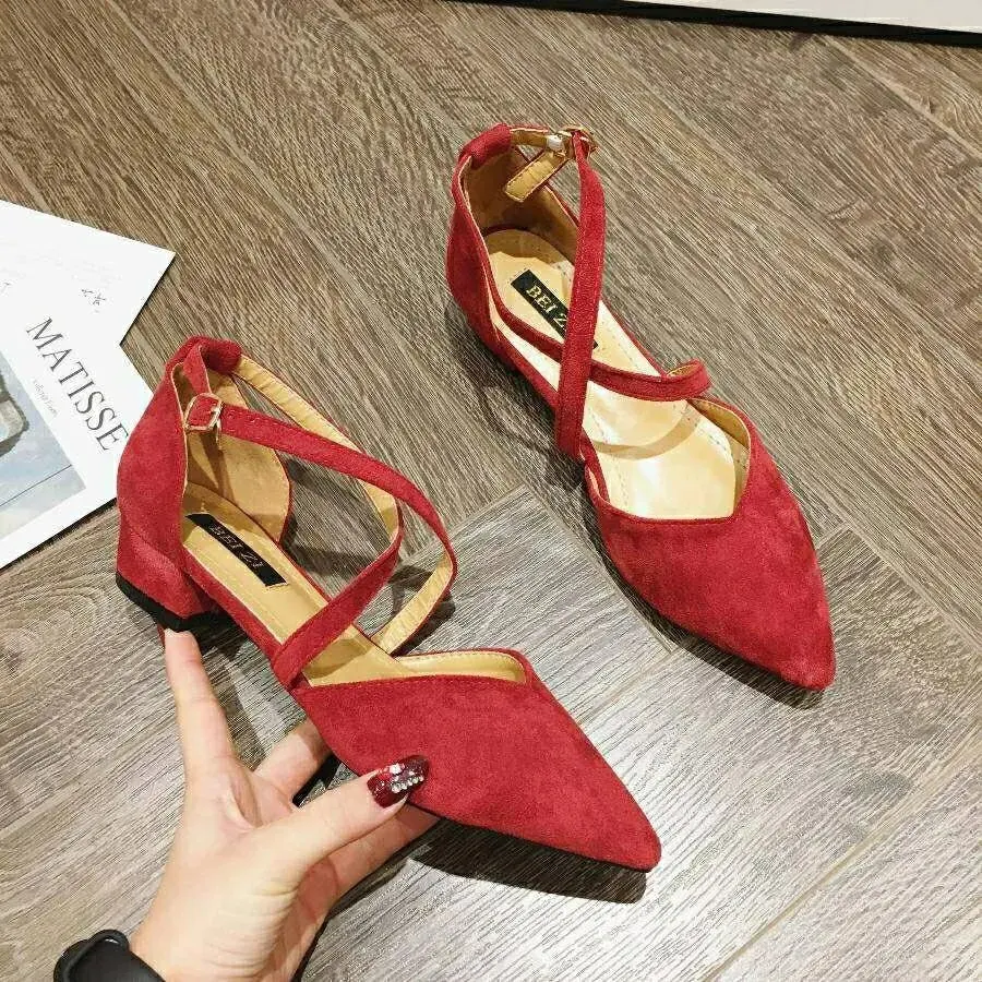 Ženske ravne cipele sa špicastim vrhom, svestrane sa ukrštenim vezicama, savršene za elegantan i udoban izgled. — foto 10