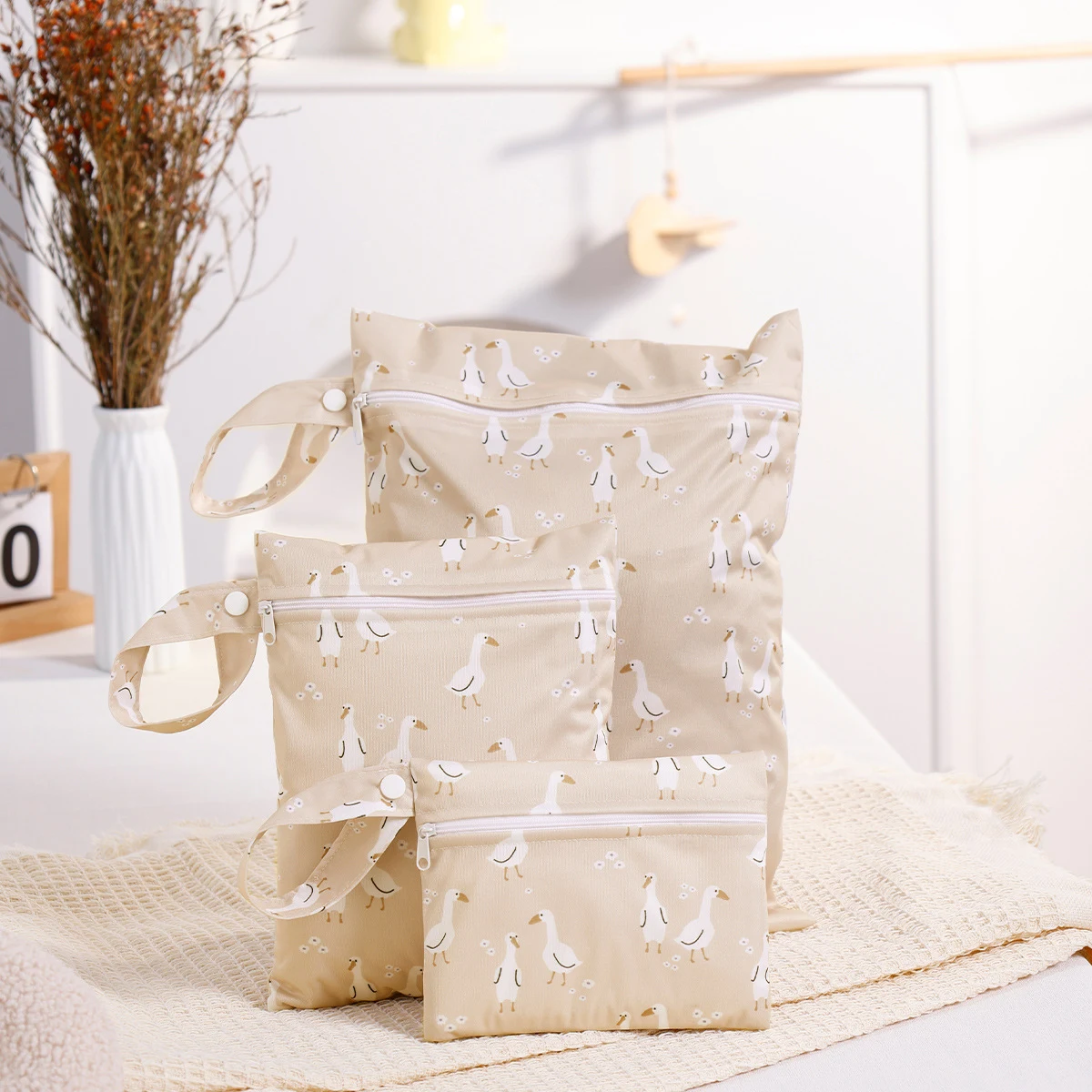 Bolsa Criativa de Armazenamento de Roupas Estampada Organize seu guarda-roupa com estilo Proteja suas roupas Economize espaço Design único e funcional — foto 7