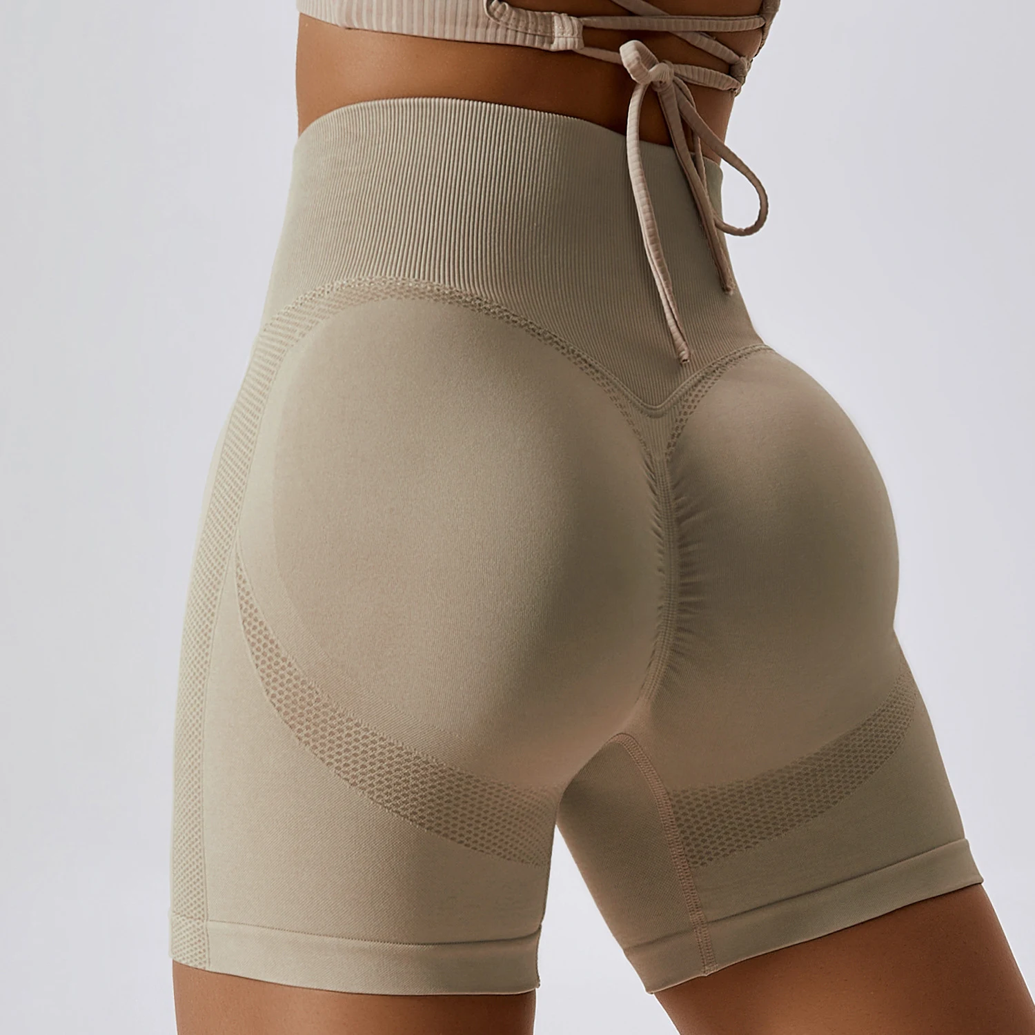 Shorts de yoga sin costuras para mujer en Europa y América. Diseñados para mayor comodidad, libertad de movimiento y un ajuste perfecto durante tus entrenamientos. — foto 2