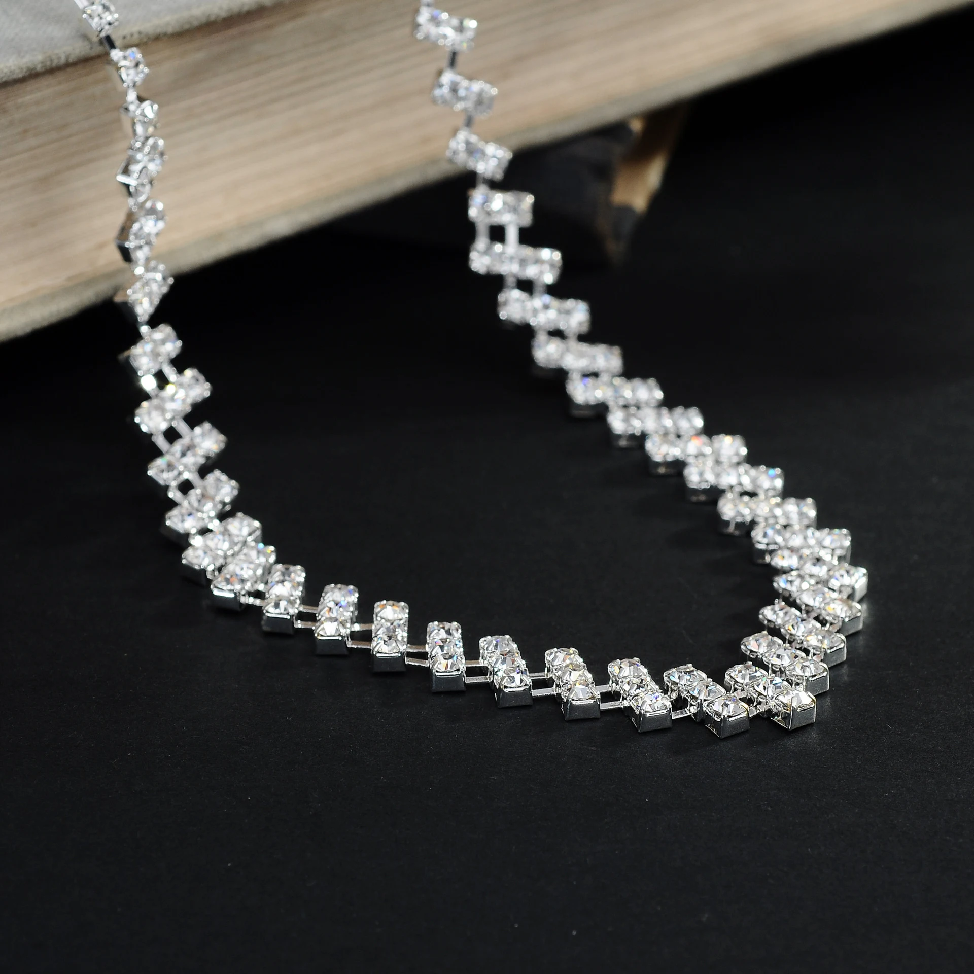 Luxe glanzende strass ketting set voor dames, perfect voor speciale gelegenheden, geeft een schitterende uitstraling aan elke outfit. — foto 5