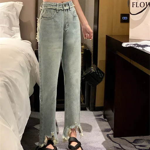 Title 5, Dames ripped raw fringed straight leg jeans. On...