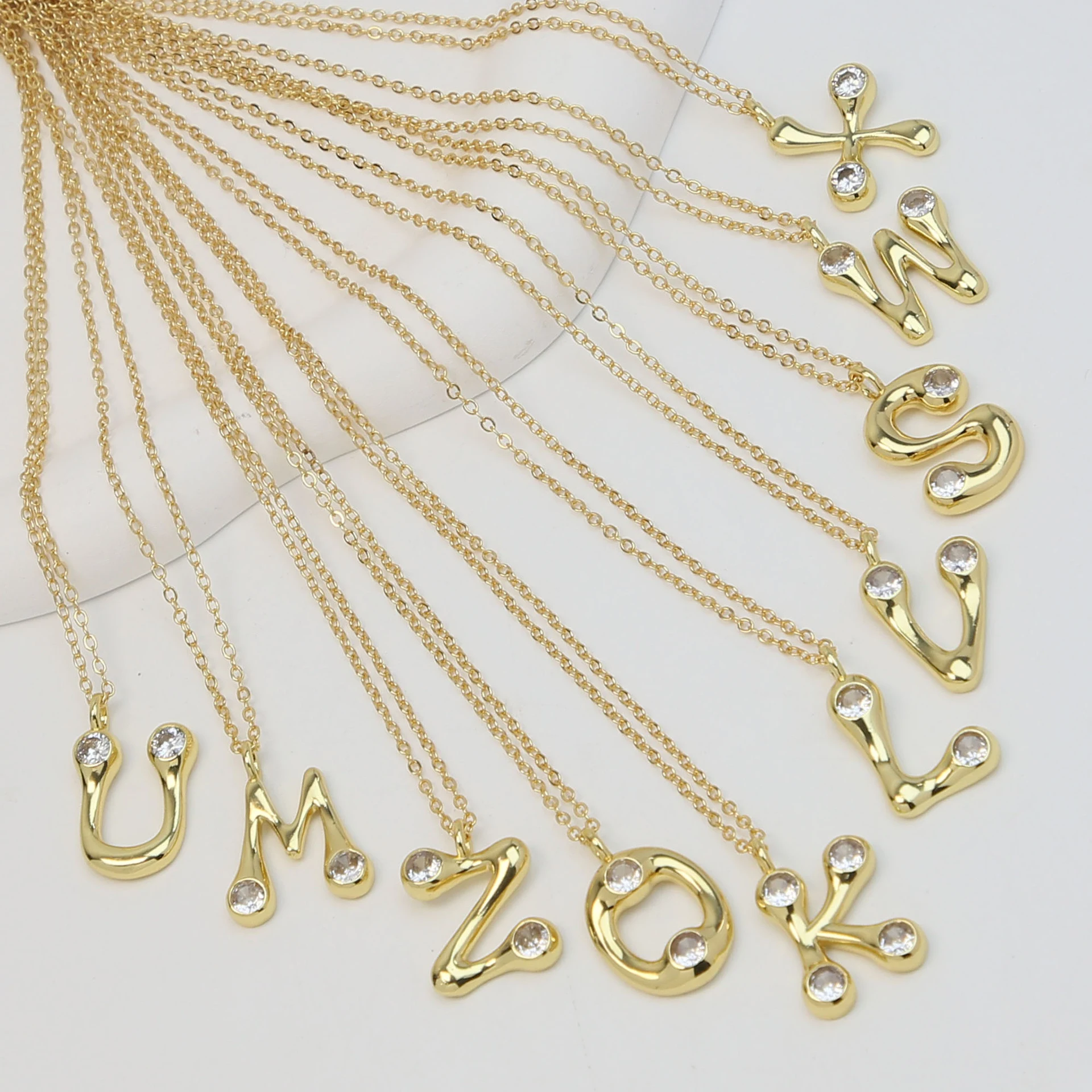 Colar com pingente de letra inglesa personalizado para mulheres Joia feminina única e charmosa Presente especial e elegante para ela — foto 7