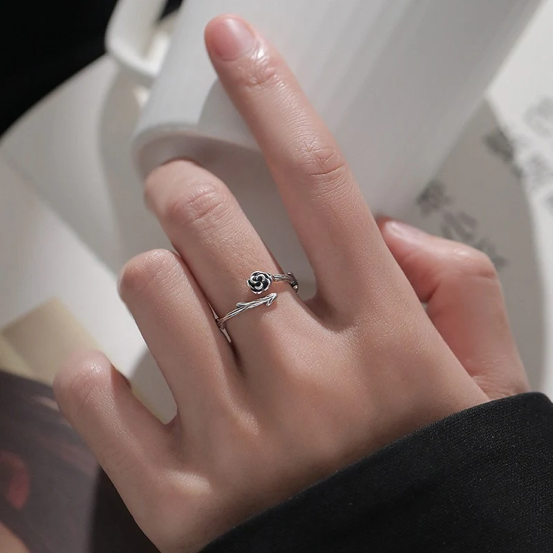 Anel geométrico exagerado retrô coreano feminino. Realce seu estilo com este anel marcante, inspirado na moda vintage, com design único e elegante. — foto 38