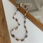 Colar artesanal chinês retrô marrom com contas de pedra e madeira, design de nicho. Um acessório elegante e exclusivo para complementar seu estilo. — foto 36
