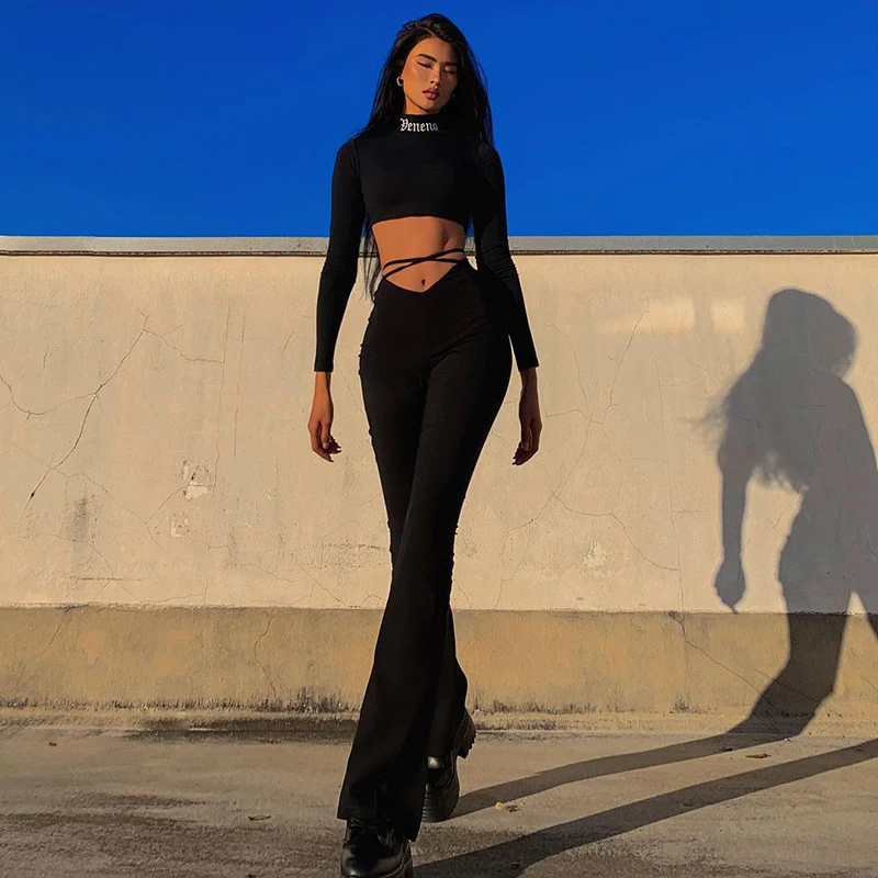 Title 3, Pantalon évasé taille en V court avec lanières ...
