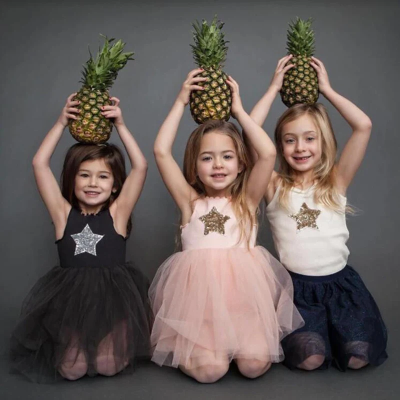 Sternen-Prinzessinnen-Kleid für Mädchen, perfekt für Feiern. Zauberhaftes Design, damit sich kleine Prinzessinnen wie Sterne fühlen. — foto 1