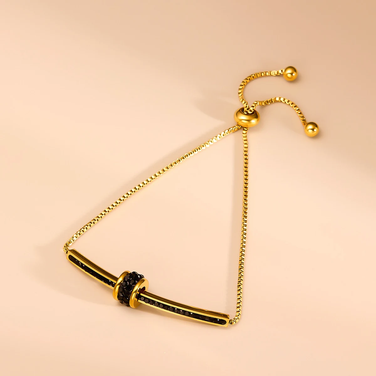 Pulseira de aço titânio com diamante negro, cintura pequena, design elegante e durável. Perfeita para um visual sofisticado e moderno. — foto 3