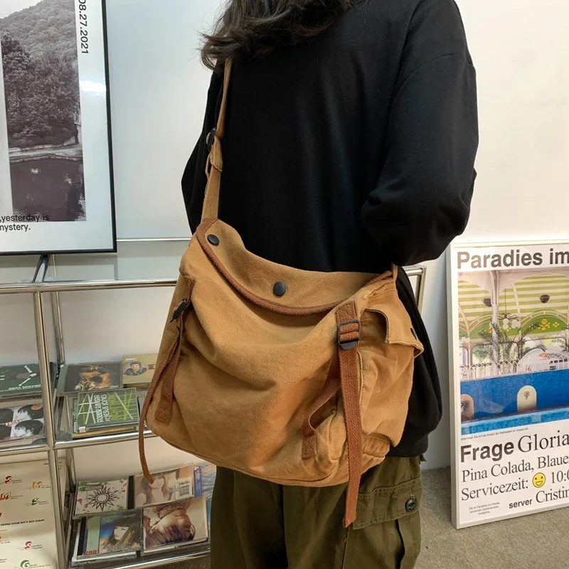Bolsa de ombro casual retrô para estudantes. Ideal para livros, notebook e outros itens essenciais, com design estiloso e confortável. — foto 5