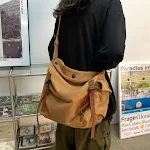 Bolsa de ombro casual retrô para estudantes. Ideal para livros, notebook e outros itens essenciais, com design estiloso e confortável. — foto 5