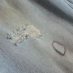 Jean large pour homme avec trous tendance. Confort et style pour un look décontracté et moderne. Trouvez le jean parfait pour vous. — photo 13