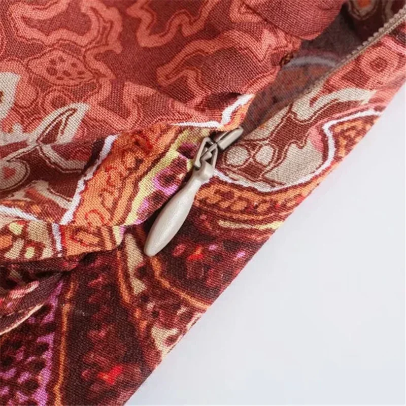 Women's Knotted Printed Irregular Fashion Skirt. A stylish and versatile skirt perfect for creating chic and modern outf — photo 4