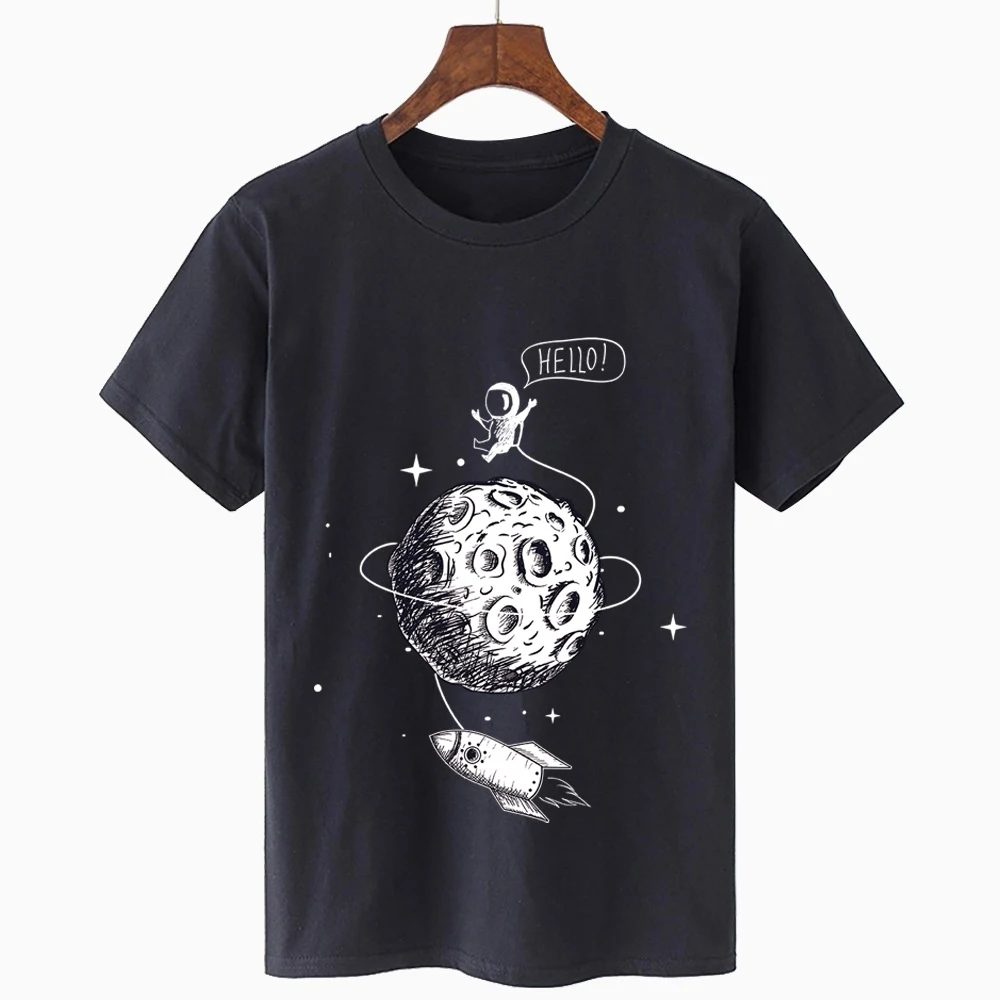 Camiseta oversized com estampa de estrelas, gola redonda e mangas curtas, soltinha e confortável para um visual moderno e descontraído. — foto 10