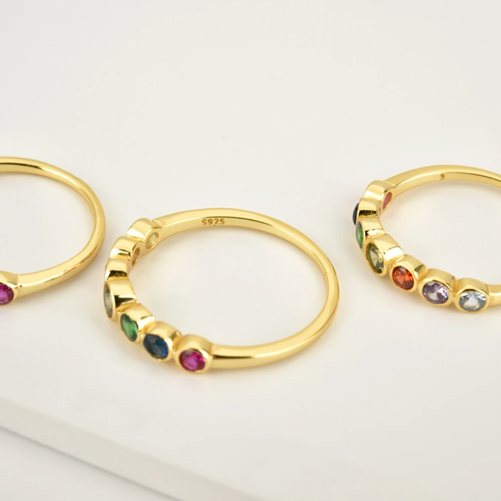 Anel de prata esterlina S925 com zircônias arco-íris para mulheres. Adicione um toque de cor vibrante e brilho deslumbrante ao seu visual! — foto 3