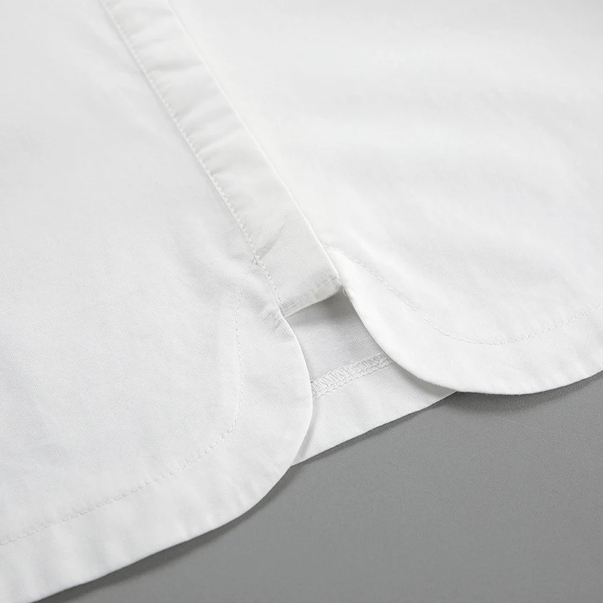 Title 2, Camicia bianca minimalista per pendolari francesi