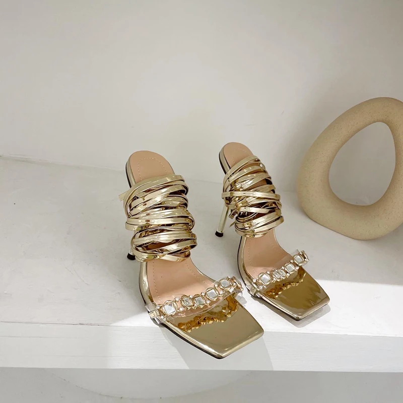 Damen Sandalen mit römischen Kreuzriemen und Strasssteinen — foto 5