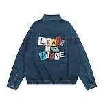 Jaqueta jeans com estampa de letras em cores contrastantes e design criativo. Perfeita para um visual moderno e cheio de personalidade. — foto 16