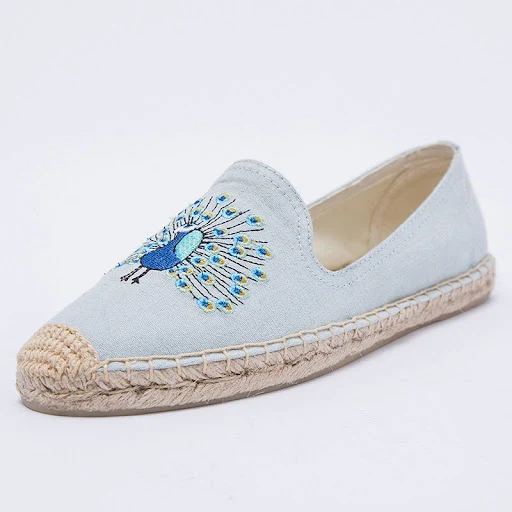 Title 6, Embroidered casual canvas shoes for comfortable...