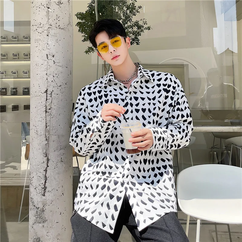 Camisa masculina de manga longa com estampa geométrica de colisão em preto e branco. Design moderno e elegante, perfeita para diversas ocasiões. — foto 1