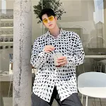 Camisa masculina de manga longa com estampa geométrica de colisão em preto e branco. Design moderno e elegante, perfeita para diversas ocasiões. — foto 1
