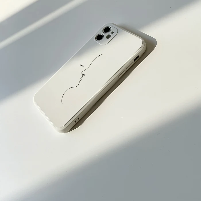 Title 4, Capa de silicone líquido para celular com lente...