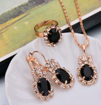 Conjunto de colar, brincos e anéis com diamantes de gota d'água personalizados Europa e EUA. Brilhante e sofisticado, ideal para noivas. — foto 27