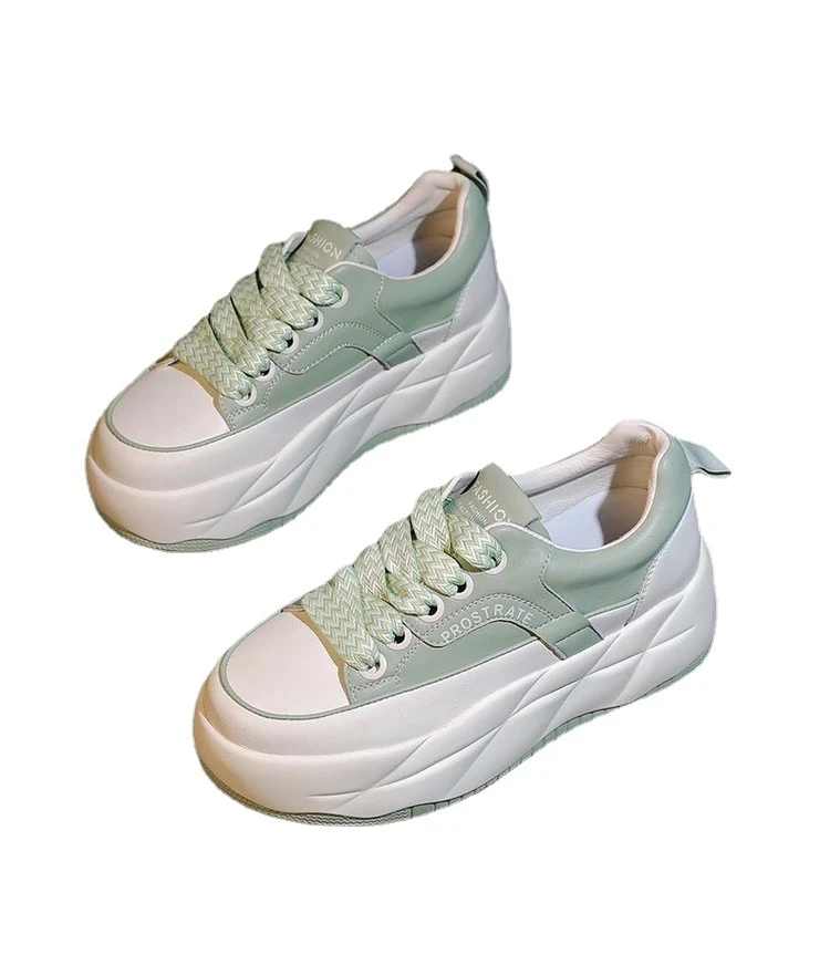 Tênis Feminino de Couro, Sola Grossa, Bico Redondo, Cadarço, Estilo Casual Esportivo, perfeito para o conforto e moda do dia a dia. — foto 2