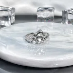 Anel feminino simples e versátil, que combina com tudo. Adicione um toque de elegância ao seu visual diário. O acessório perfeito para qualquer ocasião. — foto 17